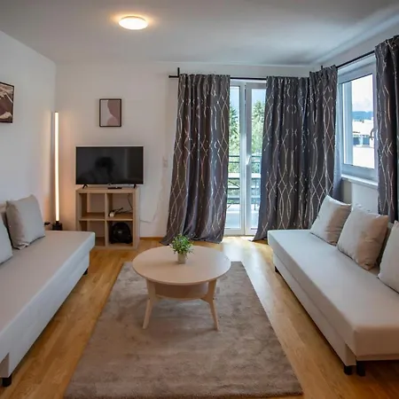 East Side I Free Street Parking Інсбрук