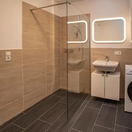 East Side I Free Street Parking Інсбрук