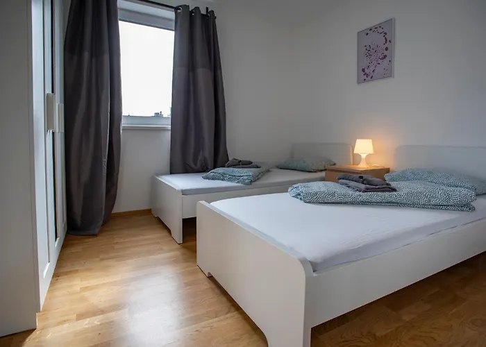 East Side I Free Street Parking